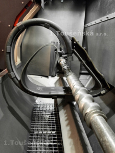 interior of screw cleaning machine