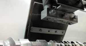 head for nozzles of screw cleaning machines