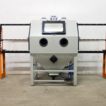positioning blast cabinet with roller tracks for float glass blasting
