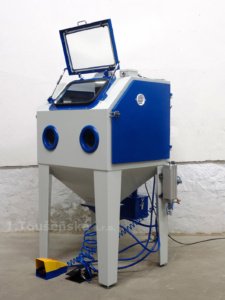 supplementary equipment for a sandblasting machine