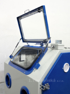 sandblasting machine with top opening view window