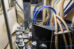 interior of a carousel blast cabinet