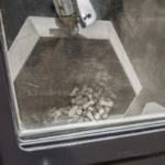 after opening the cove of the tumble blasting machiner, it is possible to watch blasting process trough window